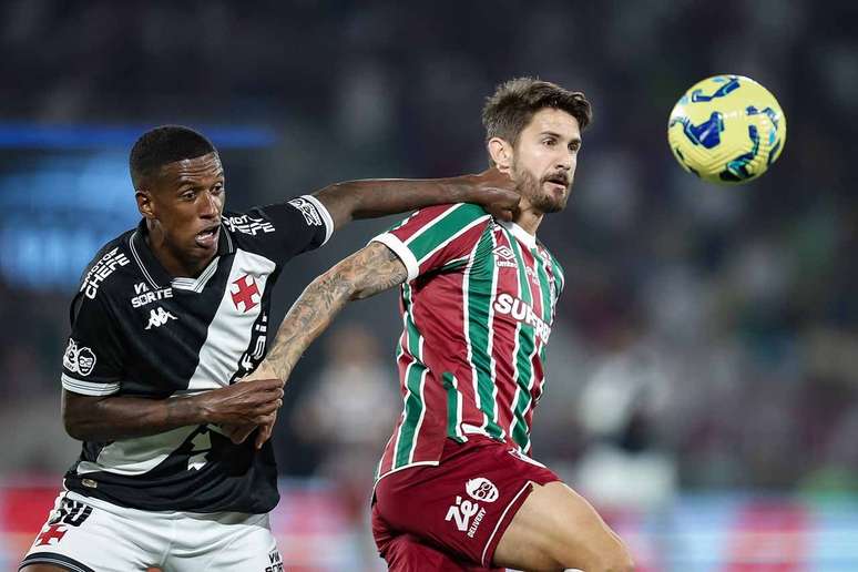 Everaldo n&atilde;o consegue se firmar com a camisa do Fluminense &ndash;