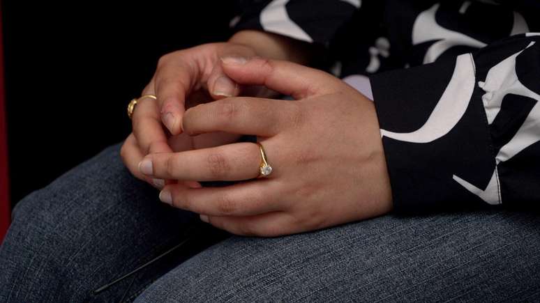 Sara afirma que sua situa&ccedil;&atilde;o se agravou quando seu marido se tornou violento