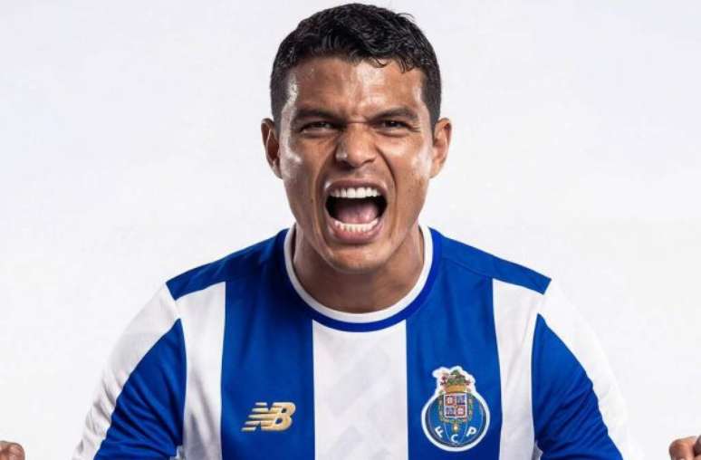 Divulga&ccedil;&atilde;o/FC Porto - Legenda: Thiago Silva se apresenta ao Porto no dia 2 de janeiro
