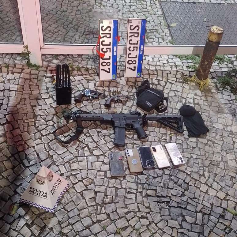 Itens apreendidos pela pol&iacute;cia na a&ccedil;&atilde;o