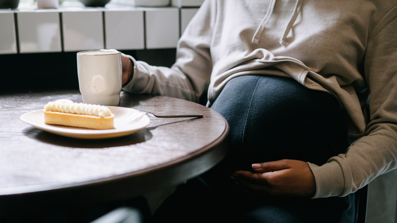 Pesquisadores da UERJ analisaram cerca de 120 estudos para entender os riscos da ingestão de café durante a gravidez