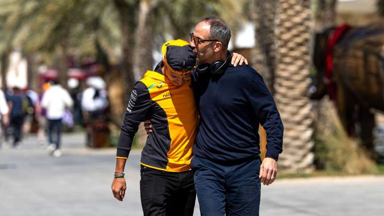 லாண்டோ நோரிஸ் ஒரு சக்திவாய்ந்த இங்கிலாந்து குடும்பத்தில் பிறந்தார்