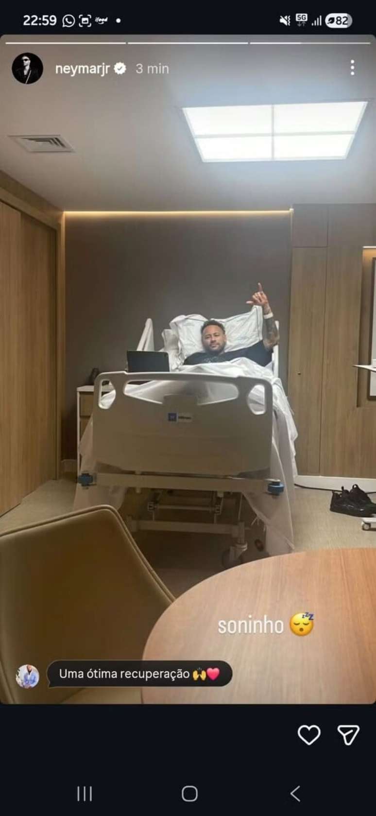 Neymar no quarto do hospital em Belo Horizonte &ndash; Instagram/Reprodu&ccedil;&atilde;o