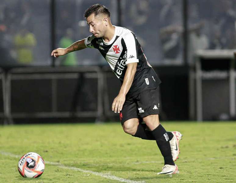 Atacante chileno teve in&iacute;cio animador no Vasco, por&eacute;m n&atilde;o manteve a regularidade &ndash; Fotos: Matheus Lima/Vasco.