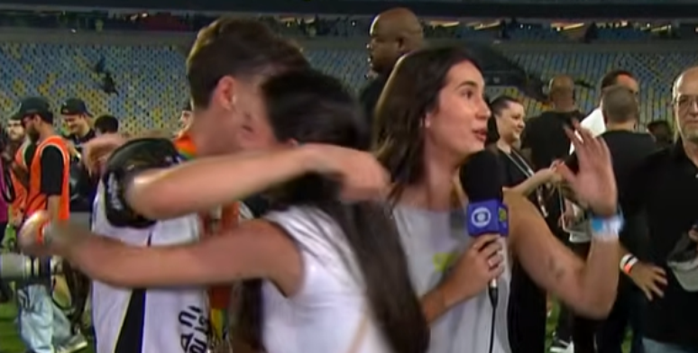 கஃபேயை நேரலையில் உணர்ந்த மரியானா