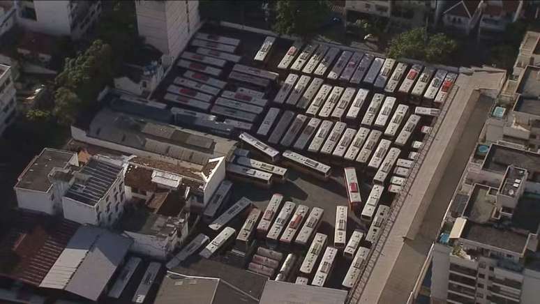 Funcion&aacute;rios de empresas de &ocirc;nibus do Rio de Janeiro entram em greve nesta seguda-feira, 22