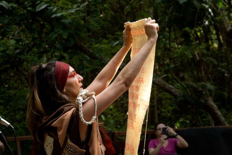 O espet&aacute;culo Mulheres de Pedra Rubra nasceu das hist&oacute;rias reais de mulheres que vivem na &aacute;rea de Interlagos, zona sul de S&atilde;o Paulo. 