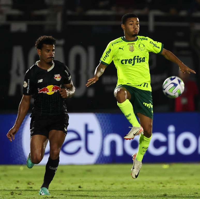 Kauan Santos fez apenas um jogo pelo Palmeiras antes de ser vendido ao Shabab Al Ahli 