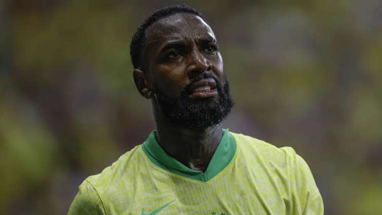 டைட் கெர்சனை பிரேசில் அணிக்கு அழைத்துச் சென்றார். 