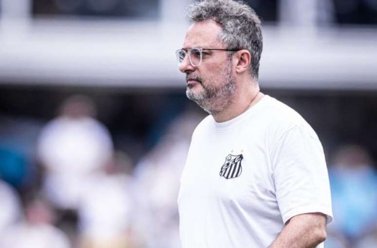Raul Baretta/ Santos FC - Legenda: Alexandre Mattos destaca o panorama financeiro do Santos para contratar jogadores