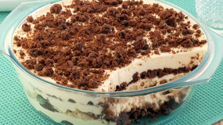 Pav&ecirc; de maracuj&aacute; com cookie de chocolate &ndash; Foto Guia da Cozinha