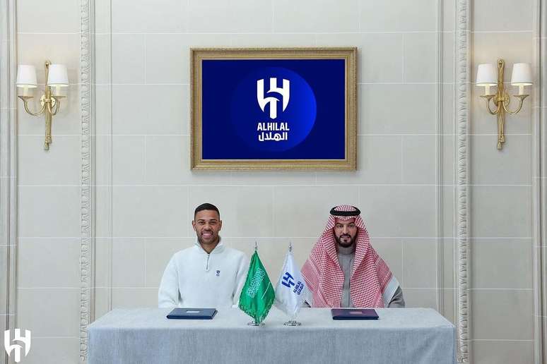 Renan Lodi em sua chegada ao Al-Hilal na temporada 23/24 &ndash;