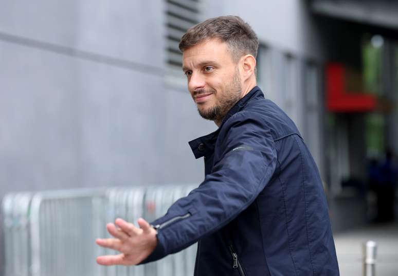Mart&iacute;n Anselm&iacute; antes de partida do Porto durante a Copa do Mundo de Clubes 
