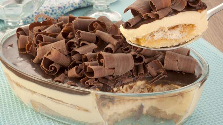 Pav&ecirc; trufado de maracuj&aacute; &ndash; Foto: Guia da Cozinha