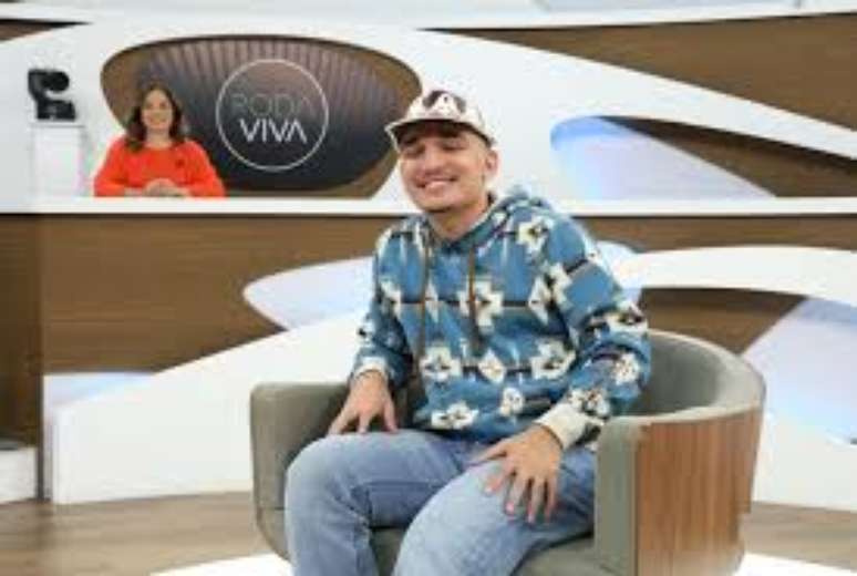 Jo&atilde;o Gomes no est&uacute;dio do Roda Viva