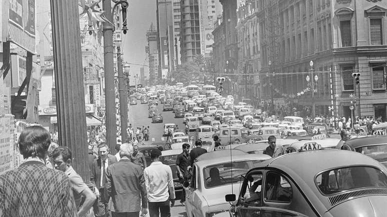 1970 இல் எடுக்கப்பட்ட புகைப்படத்தில் சாவோ பாலோ நகரம்; ரியல் எஸ்டேட் நிறுவனம் Clineu Rocha அமெரிக்காவால் ஈர்க்கப்பட்ட நடைமுறைகளுடன் சந்தையை புதுமைப்படுத்தியது