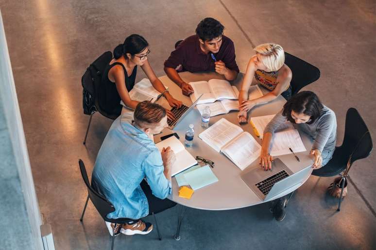 &Eacute; importante ir preparado para participar de din&acirc;micas em grupo e mostrar compet&ecirc;ncias socioemocionais no processo de sele&ccedil;&atilde;o 