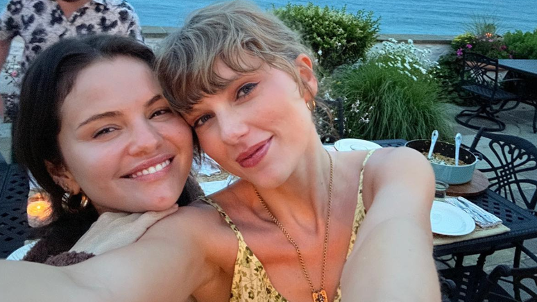 Fotografia de Selena Gomez e Taylor Swift