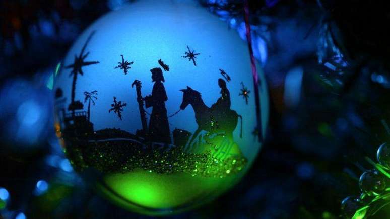 Evangelho de Lucas afirma que Jos&eacute; e Maria tiveram que viajar para Bel&eacute;m para se registrar no censo, mas historiadores consideram isso um recurso prof&eacute;tico