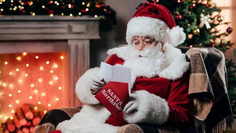 A tradi&ccedil;&atilde;o crist&atilde;, levada aos Estados Unidos por diferentes grupos de imigrantes europeus, se misturou a s&iacute;mbolos populares. Entre eles, o Papai Noel, &aacute;rvores iluminadas e troca de presentes &ndash; depositphotos.com / GeneGlavitsky