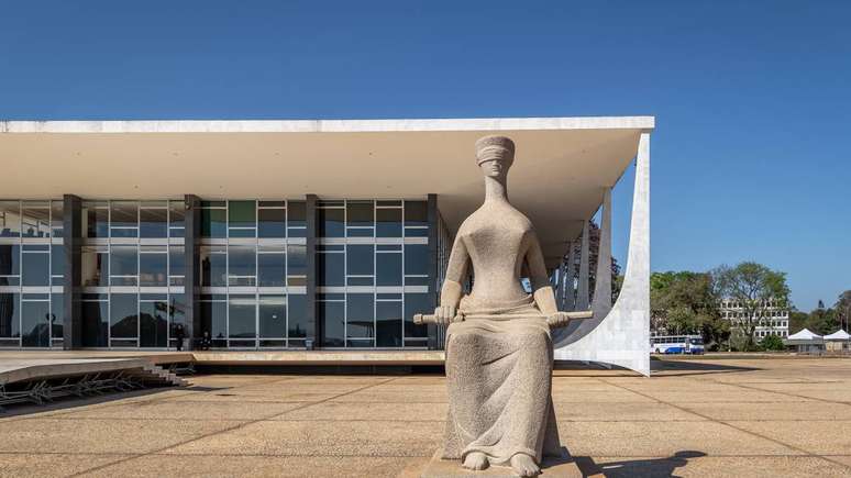 Em alguns anos, o conte&uacute;do do decreto foi questionado no Supremo Tribunal Federal, o que mostra que o indulto de Natal tamb&eacute;m &eacute; um instrumento de disputa jur&iacute;dica e institucional &ndash; depositphotos.com / diegograndi