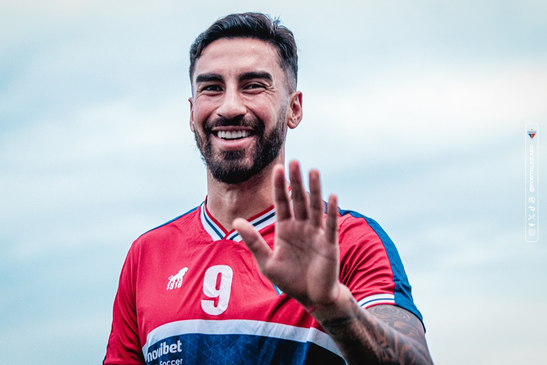 Lucero em treino pelo Fortaleza. 