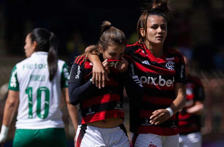 Cr&iacute;ticas ao pouco investimento do Flamengo no futebol feminino geraram um ataque do presidente do Flamengo &agrave; rep&oacute;rter do Grupo Globo.&nbsp;