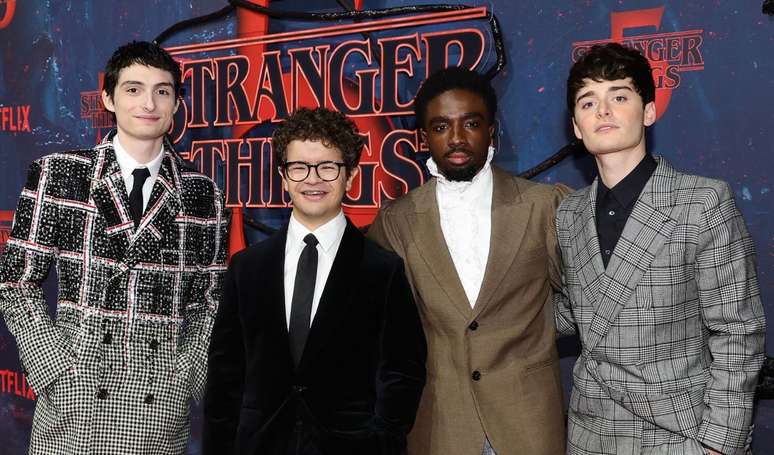 அவர்கள் வளர்ந்தார்கள்! நிஜ வாழ்க்கையில் 'ஸ்ட்ரேஞ்சர் திங்ஸ்' படத்திலிருந்து 'குழந்தைகளின்' இதயங்களைத் திருடிய 15 புகைப்படங்களைப் பாருங்கள்.