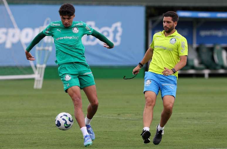 Larson pode ter mais chances no time principal alviverde &ndash;