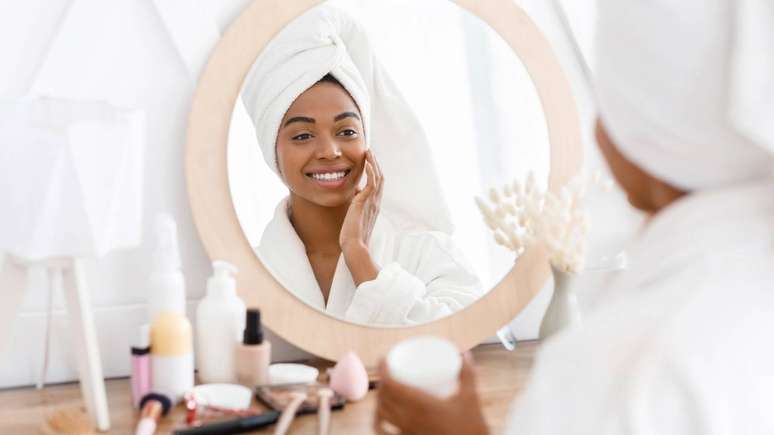 &ldquo;skincare&rdquo; abrange uma variedade de a&ccedil;&otilde;es que podem ser incorporadas cotidianamente &ndash; depositphotos.com / Milkos