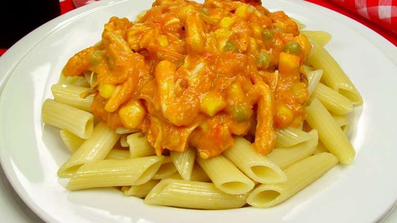 Penne com molho de frango desfiado &ndash; Foto: Rodrigo Moreira