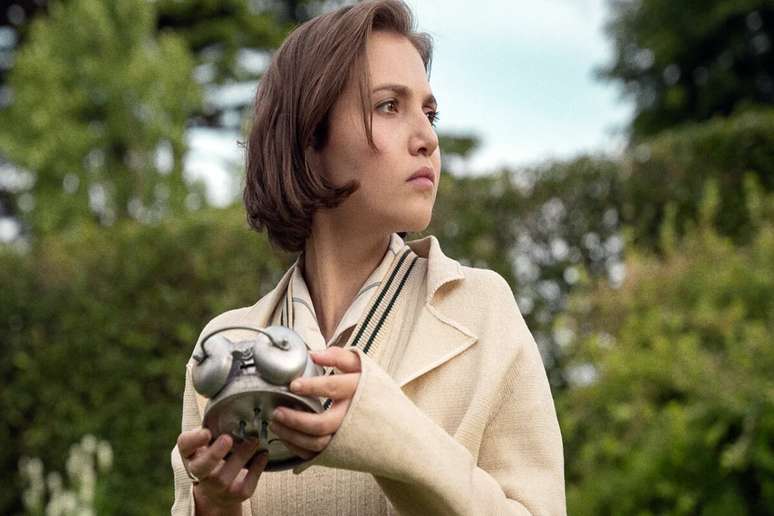 &ldquo;Os Sete Rel&oacute;gios de Agatha Christie&rdquo; adapta o romance cl&aacute;ssico e mergulha a protagonista em uma trama de segredos e pistas misteriosas 