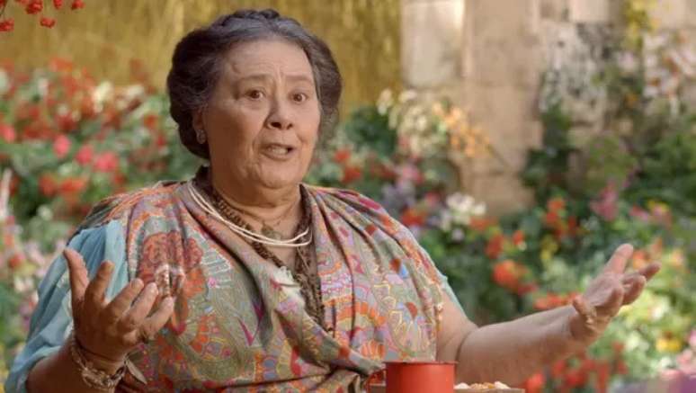 டியூடா பாரா தனது ஒரே சோப் ஓபராவில், 'மியூ பெடசின்ஹோ டி சாவோ': நம்பிக்கை குணப்படுத்துபவரின் கவிதை விளக்கம்