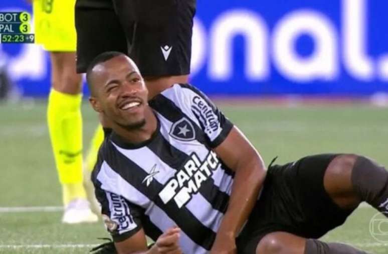 ஃப்ரீடாஸ் விஷயங்களைத் திருப்பினார். ஆனால் வெளியேறுவது Botafoguismo இல் அசௌகரியத்தை ஏற்படுத்துகிறது -