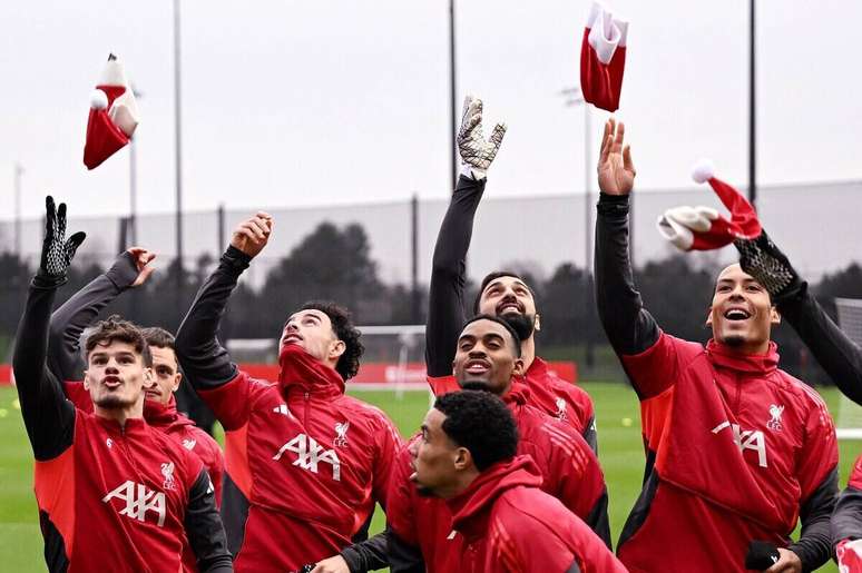 Atividade de prepara&ccedil;&atilde;o do Liverpool em clima de Natal &ndash;