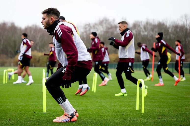 Aston Villa vem voando baixo. Assim,&nbsp; pode surpreender o Chelsea na casa do rival.