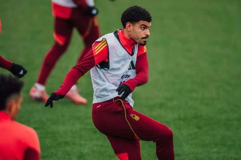 Gibbs-White estar&aacute; em a&ccedil;&atilde;o neste s&aacute;bado, lutando apara ajudar o Nottingham a vencer o l&iacute;der City.