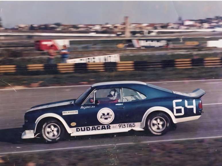 Regina Calderoni foi a primeira mulher a competir na Stock Car, fazendo sua estreia em 1984