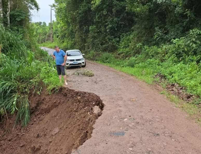 Em Candel&aacute;ria,&nbsp;a Ponte do Imp&eacute;rio tamb&eacute;m foi danificada