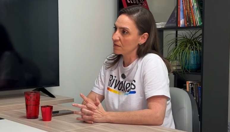 "Quando eu comecei a fazer questionamentos fora da caixinha, virei a chata (na GloboNews)", afirma Cec&iacute;lia Flesch