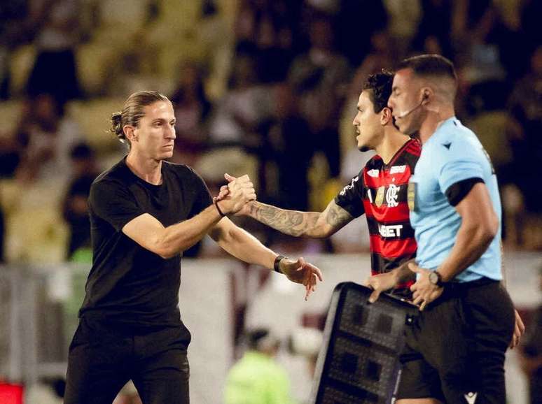 Filipe Lu&iacute;s e Pedro fizeram as pazes ap&oacute;s gol do craque em Fla-Flu &ndash;