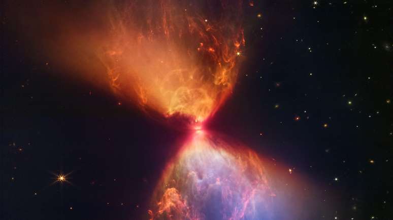 As protoestrelas s&atilde;o rodeadas por nuvens de material que alimentam seu crescimento