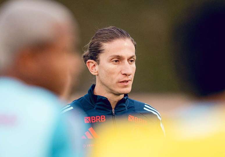 Filipe Lu&iacute;s deve seguir no Flamengo &ndash;