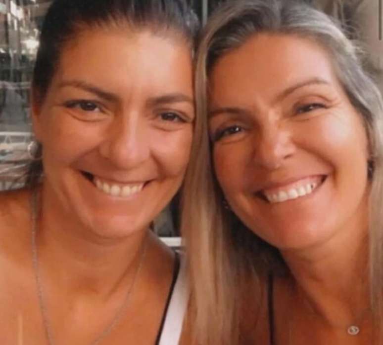 Paula Coelho (&agrave; direita) com a irm&atilde; g&ecirc;mea, Sandra: o fim da vida foi longe dos holofotes