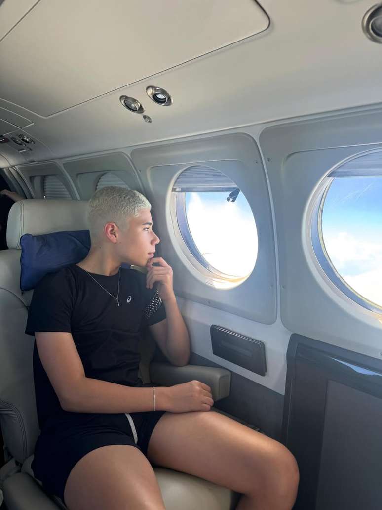 Fam&iacute;lia de Marcus Buaiz e Isis Valverde estreia jatinho particular