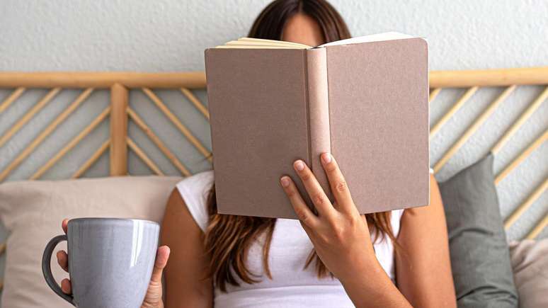 Se o seu objetivo &eacute; ler antes de dormir, deixe o livro sobre o travesseiro, diz a coach de carreira Emma Jefferys.