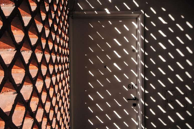 'Cobog&oacute;s' em &aacute;rea de circula&ccedil;&atilde;o de edif&iacute;cio residencial no centro do Recife