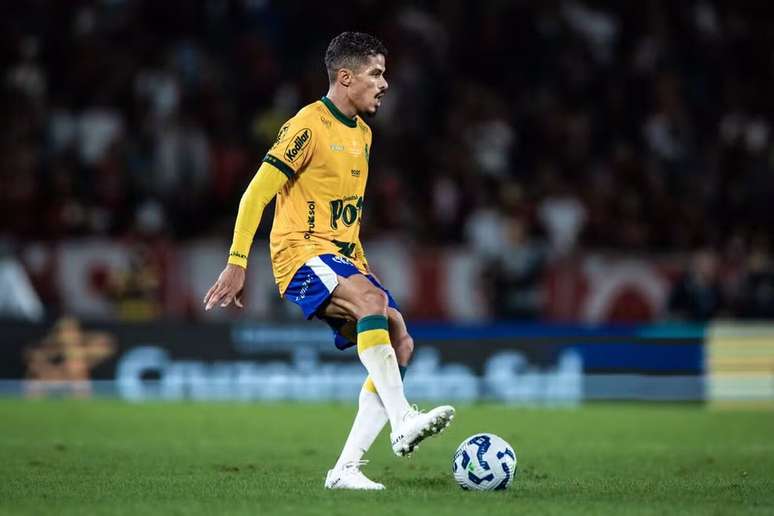 Lucas Ramon em a&ccedil;&atilde;o pelo Mirassol &ndash;