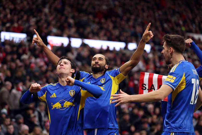 Calvert-Lewin (centro) comemora o gol de empate do Leeds United diante do Sunderland &ndash;