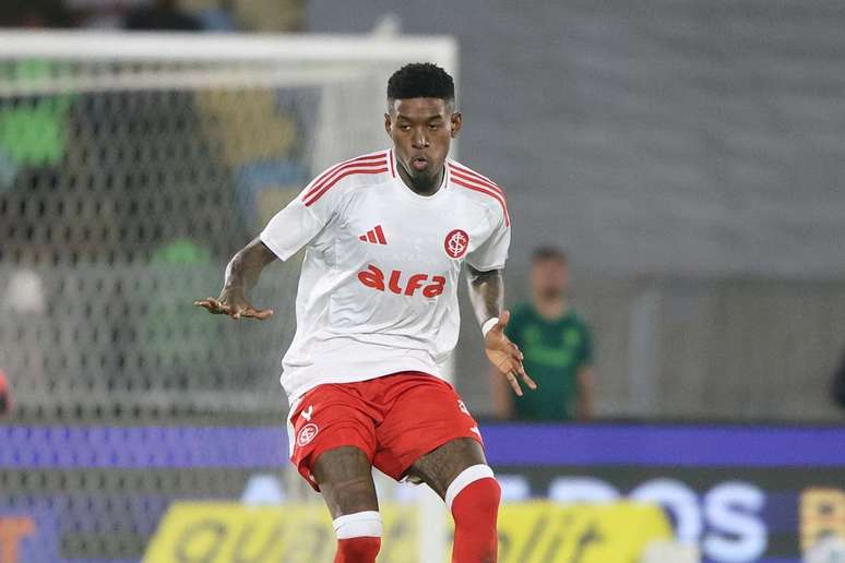 Vit&atilde;o a caminho do Flamengo &ndash;